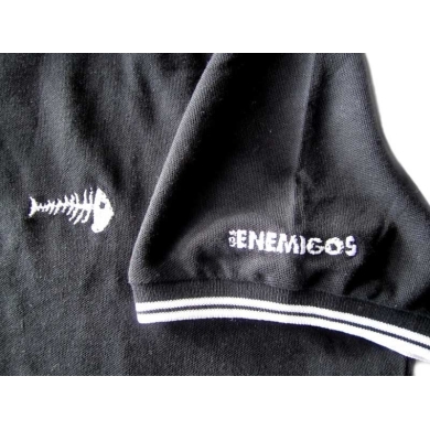 Polo Los enemigos Raspa Bordado